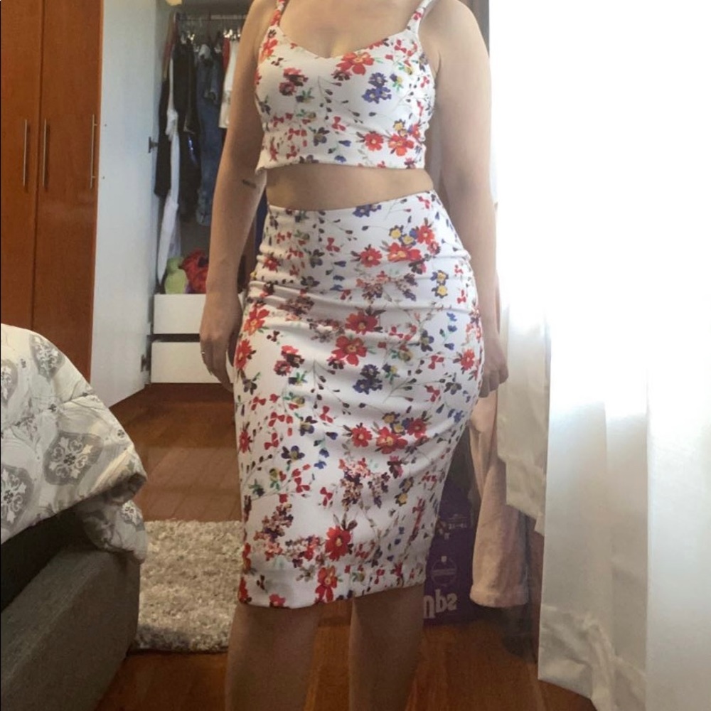 Matching flower set - Picture 3 of 9